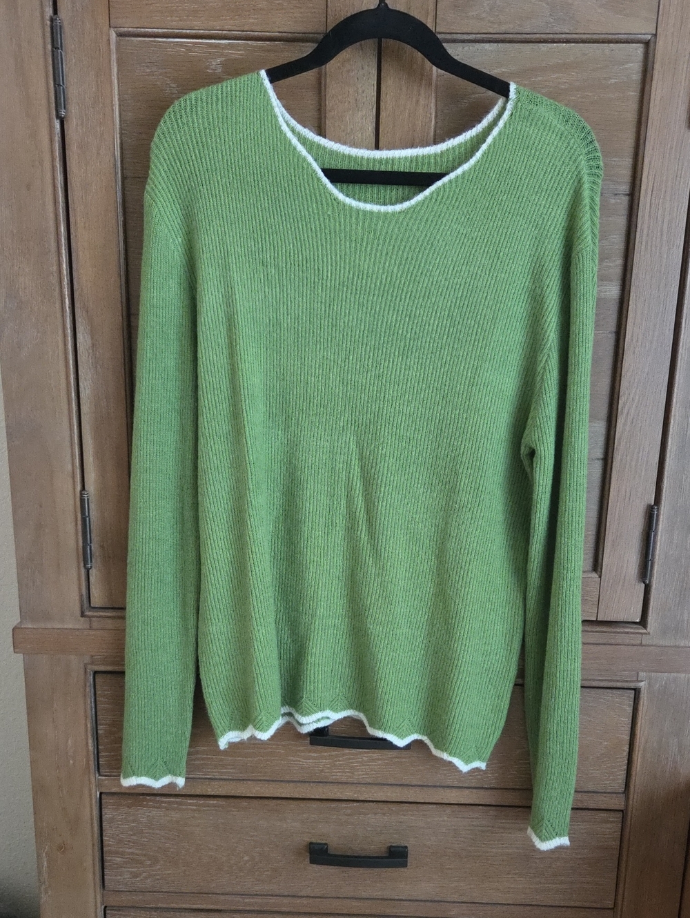 Lightweight Green Women's Ribbed Sweater